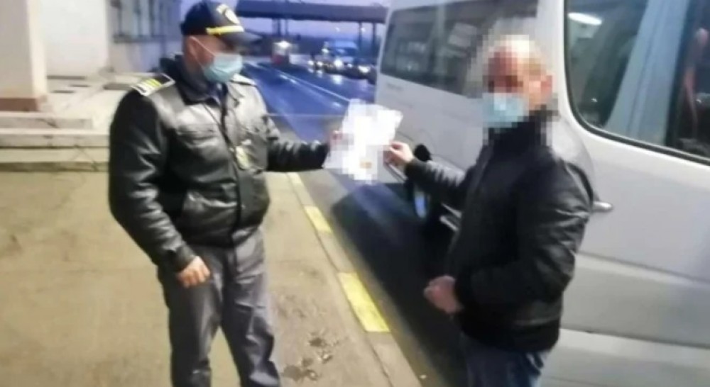 Doi moldoveni cu certificate digitale de vaccinare false, blocați la frontieră de polițiști români